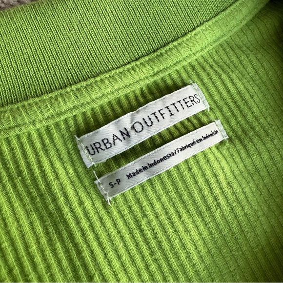 Urban Outfitters Ribbed Collared Cropped Button Up - Picture 2 of 6